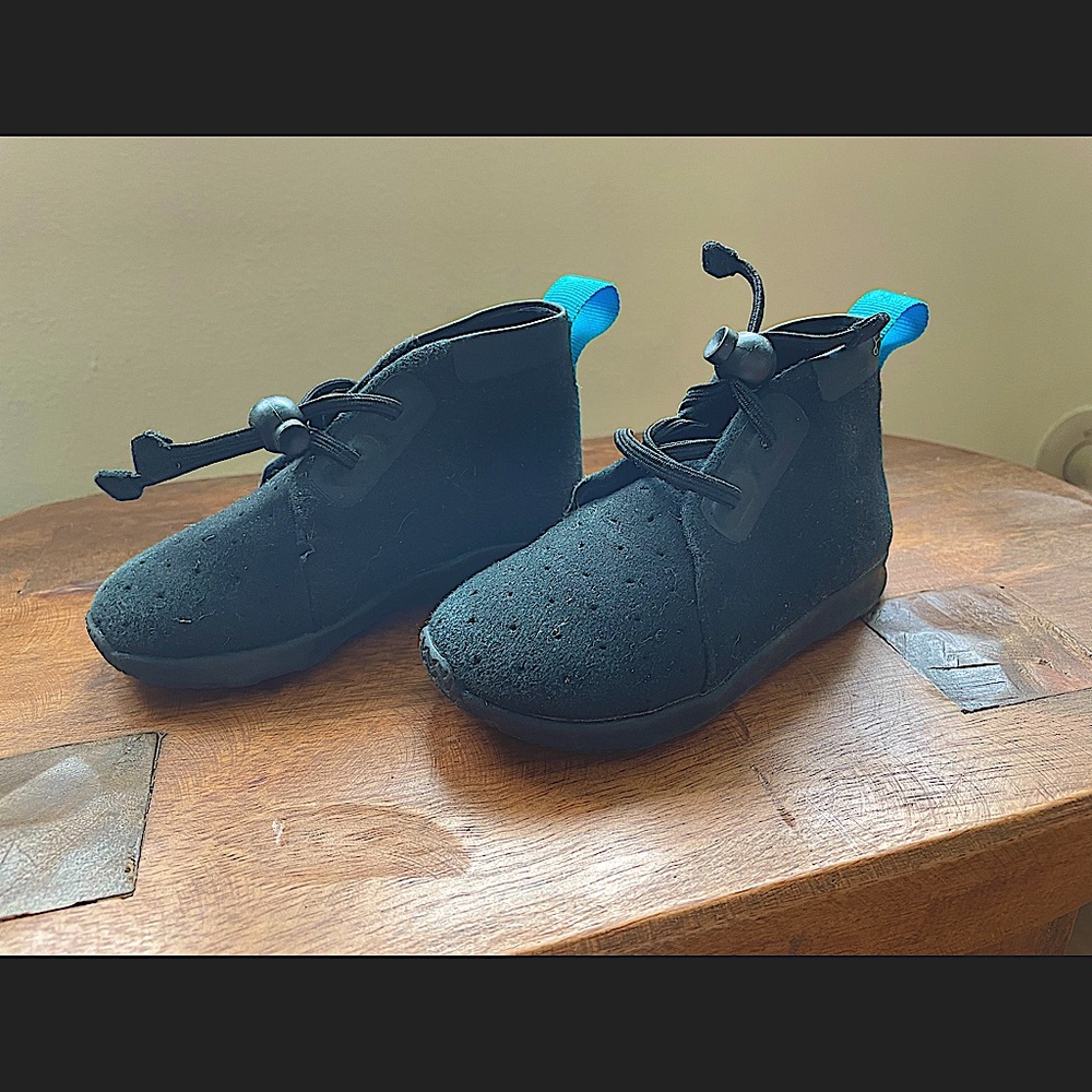 KIDS NATIVE HIGHTOPS BRAND NEW